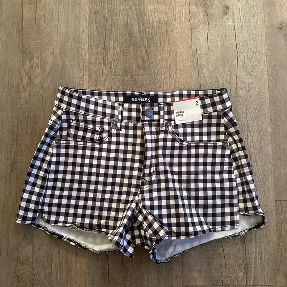 New Express Black and‎ White Shorts Size 2 - Picture 2 of 4